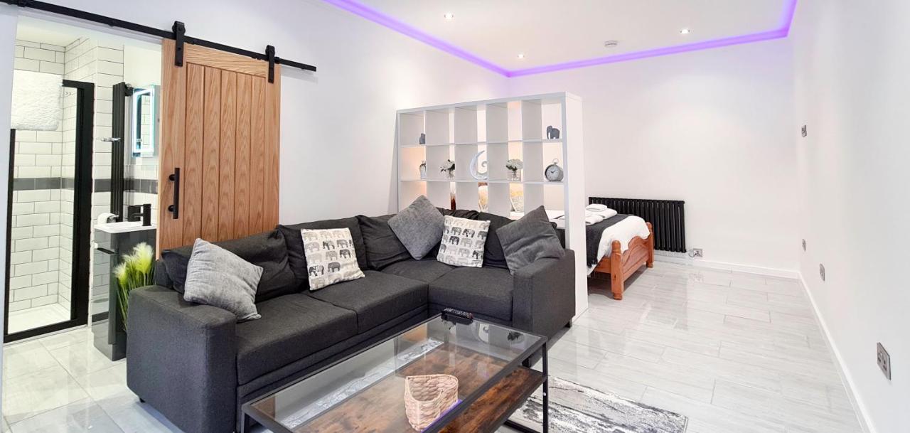 The Studio, Luxury Modern Apartment In The South Hams, Stunning Walks On The Doorstep, A 20 Minute Drive To The Beautiful Sandy Beaches, Quiet Courtyard Setting, Shops, Bars And Restaurants A Short Walk Away! Ivybridge Extérieur photo